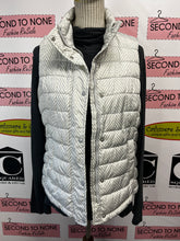 Cargar imagen en el visor de la galería, GAP Puffer Vest (Size M)