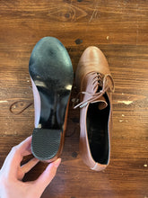 Cargar imagen en el visor de la galería, American Apparel High Heel Leather Lace Ups (Size 6)