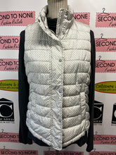 Cargar imagen en el visor de la galería, GAP Puffer Vest (Size M)
