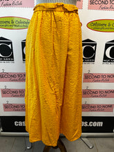 Load image into Gallery viewer, Sunshine Button Up Skirt (Size L)