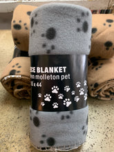 Charger l'image dans la galerie, Couverture polaire pour animaux de compagnie (3 couleurs)