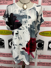 Charger l'image dans la galerie, Rose Printed T-Shirt (Size XXL)