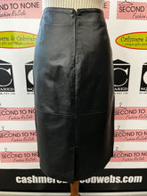 Cargar imagen en el visor de la galería, Genuine Leather Mid-Length Skirt (Size 8)
