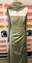 Charger l'image dans la galerie, David's Bridal Sage Formal Gown (Size 6)