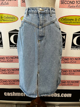 Cargar imagen en el visor de la galería, Velvet Heart Midi Denim Skirt (Size 30)