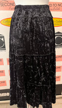 Charger l'image dans la galerie, Crushed Velvet Skirt (Size M/L)