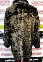 Cargar imagen en el visor de la galería, Danier Reversible Leather Jacket (Size L)