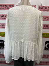 Cargar imagen en el visor de la galería, Cupcakes & Cashmere Sparkly Peplum Top (Size L)