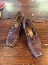 Charger l'image dans la galerie, *AS IS* Hush Puppies Heeled Leather Loafers (Size 7.5)