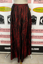 Load image into Gallery viewer, Vintage Versailles Crinkle Skirt (Size 6)