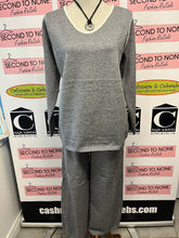Charger l'image dans la galerie, Grey With White Trim Sweater