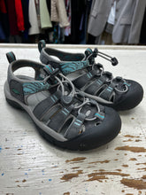 Charger l'image dans la galerie, Keen Waterproof Hiking Sandals (Size 6)