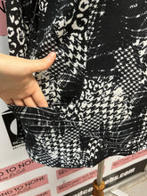 Load image into Gallery viewer, Abstract Houndstooth Top