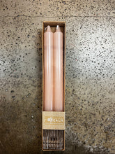 Cargar imagen en el visor de la galería, Juego de dos velas con soporte (2 colores)