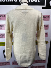 Cargar imagen en el visor de la galería, Fisherman Knit-Style Cardigan (only winter white left)