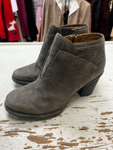 Load image into Gallery viewer, Unstructured by Clarks Leather Heeled Boots (Size 7)