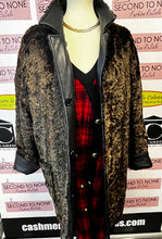 Cargar imagen en el visor de la galería, Danier Reversible Leather Jacket (Size L)