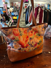 Charger l'image dans la galerie, Patricia Nash Floral Leather Purse