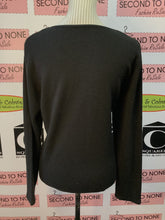 Cargar imagen en el visor de la galería, Attached Pearl Necklace Long Sleeve (Size M/L)