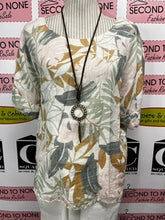 Cargar imagen en el visor de la galería, Charlie B 100% Linen Top (Size L)