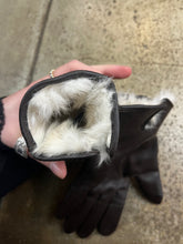 Cargar imagen en el visor de la galería, Fur Lined Leather Gloves (Size S)