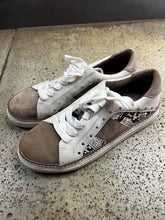 Load image into Gallery viewer, Crown Vintage Kalinda Sneakers (Size 7 1/2)