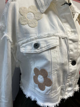 Cargar imagen en el visor de la galería, Cropped White Denim Jacket With Flower Motif