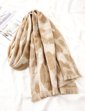 Charger l'image dans la galerie, Beige Leopard Print Scarf