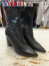 Cargar imagen en el visor de la galería, Steve Madden Valyant Boots (Size 8.5)