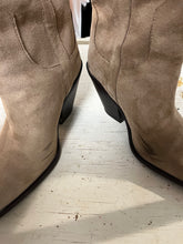 Cargar imagen en el visor de la galería, Faux Suede Knee High Cowboy Boots (Size 10)