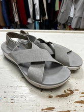Cargar imagen en el visor de la galería, Clarks Cloudsteppers Sandals (Size 9 1/2)
