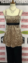 Cargar imagen en el visor de la galería, Le Chateau Velvet Tank Top (Size M)