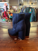 Cargar imagen en el visor de la galería, Calvin Klein Faux Blue Suede Boots (Size 9)