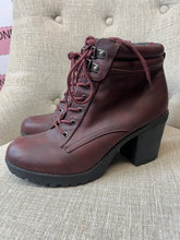 Charger l'image dans la galerie, Call It Spring Boots (Size 9)