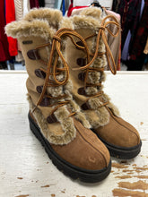 Charger l'image dans la galerie, Y2K Skechers Faux Fur Leather Boots (Size 6)