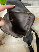 Cargar imagen en el visor de la galería, Tutilo Grey Sling Crossbody