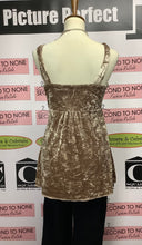 Cargar imagen en el visor de la galería, Le Chateau Velvet Tank Top (Size M)
