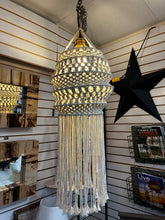 Charger l'image dans la galerie, Lampe suspendue en macramé