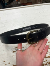 Charger l'image dans la galerie, Levi's Genuine Leather Belt (Size 30W)