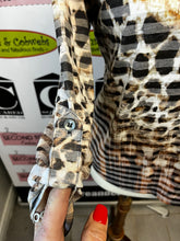 Cargar imagen en el visor de la galería, Laura Animal Print Top (Size M)