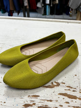 Load image into Gallery viewer, Soft Knit Lime Green Flats (Size 9)