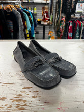 Cargar imagen en el visor de la galería, Aerosoles Suede Loafers (Size 7)