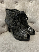 Load image into Gallery viewer, Leather Snakeskin ‘High Heel Power’ Heels (Size 8)
