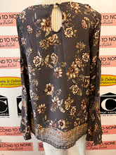 Cargar imagen en el visor de la galería, Grey Floral Boho Lace Top (Size M)