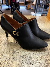 Charger l'image dans la galerie, NWT Calvin Klein Heels (Size 7 1/2)