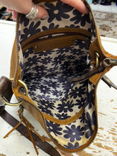 Cargar imagen en el visor de la galería, Nino Bossi Leather Manhattan Maven Crossbody