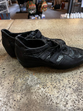 Cargar imagen en el visor de la galería, NWT Hans Leibniz Shoes (Size 6)