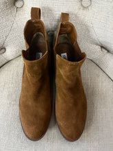 Load image into Gallery viewer, Steve Madden Suede Ankle Boots (Size 7.5)