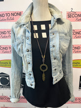 Cargar imagen en el visor de la galería, Black Cut Out Top (Size XL)