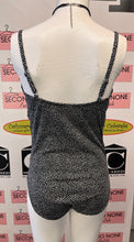 Cargar imagen en el visor de la galería, Speedo 1-Piece Black & White Swimsuit (Size 12)